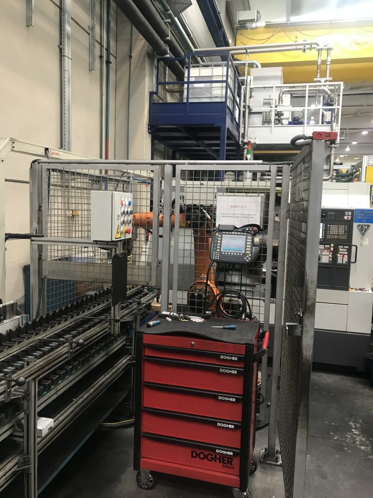 ROBOT LOADING CELL TO A CNC LATHE